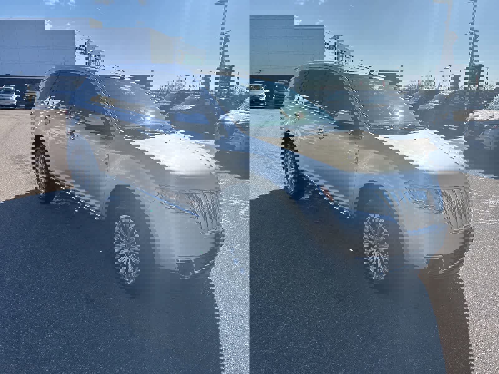 Used 2011 Lincoln MKX AWD image 3