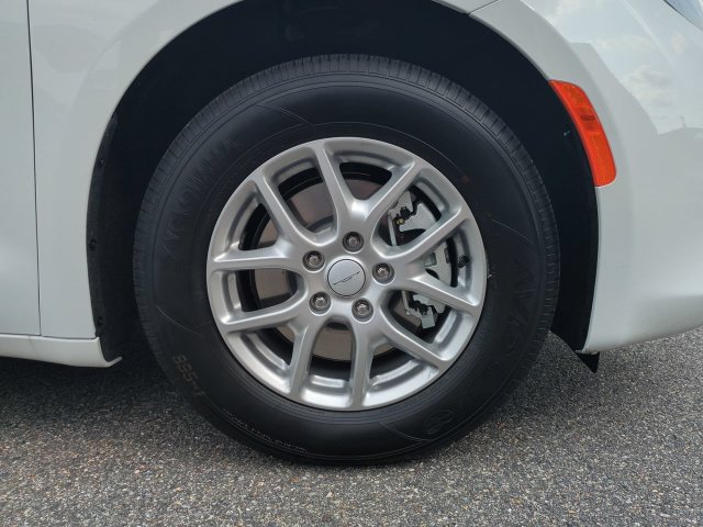New 2027 Chrysler Pacifica LX FWD image 11