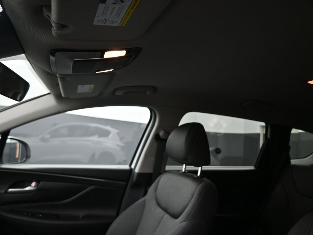 Used 2023 Hyundai Santa Fe SE image 2