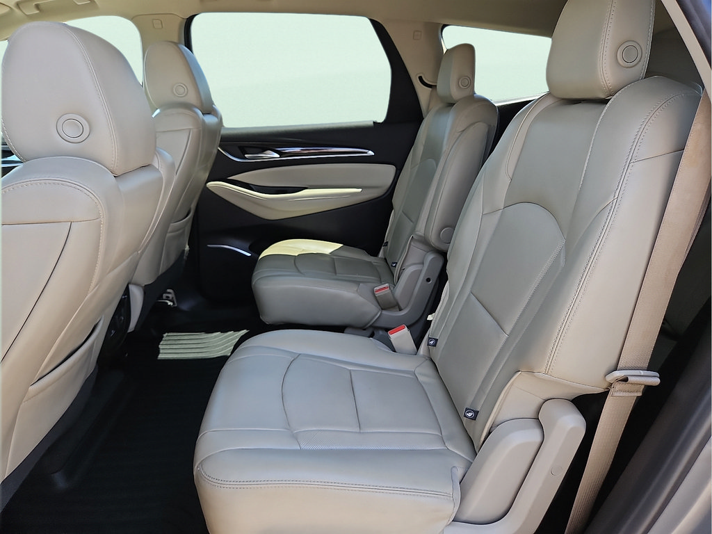Used 2018 Buick Enclave Essence FWD image 10
