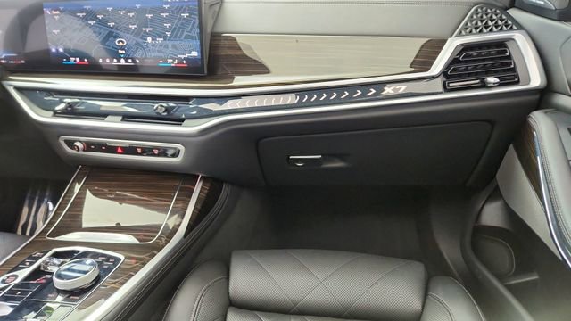 Used 2024 BMW X7 xDrive40i w/ M Sport Package image 41