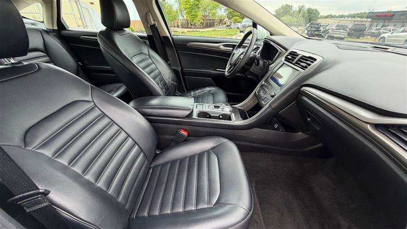 Used 2020 Ford Fusion SEL FWD image 22