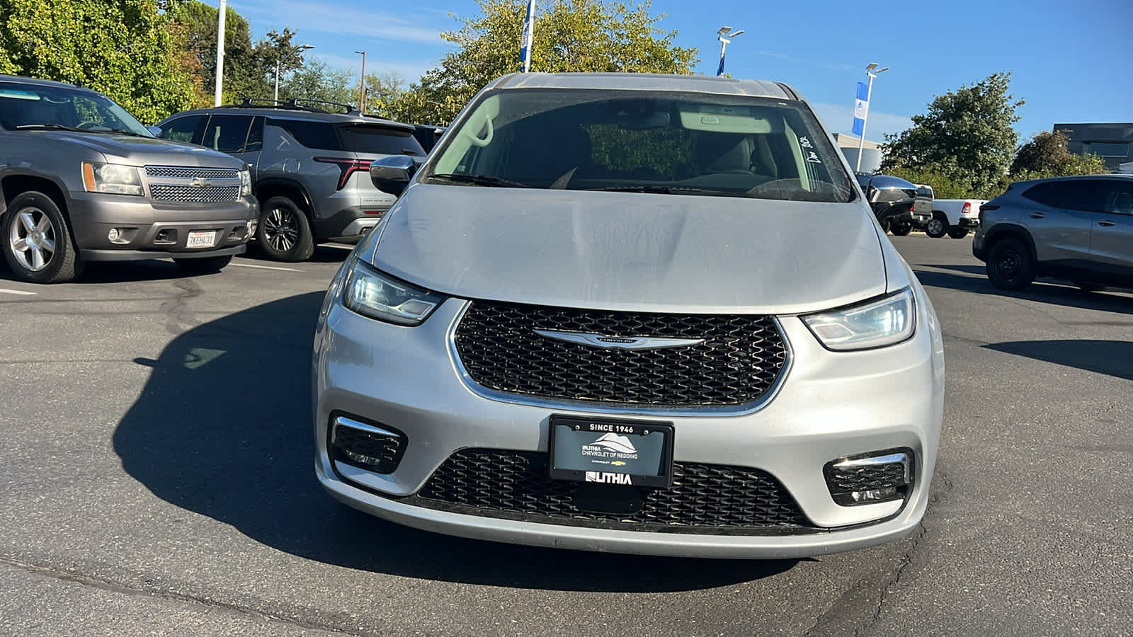 Used 2023 Chrysler Pacifica Limited FWD image 2