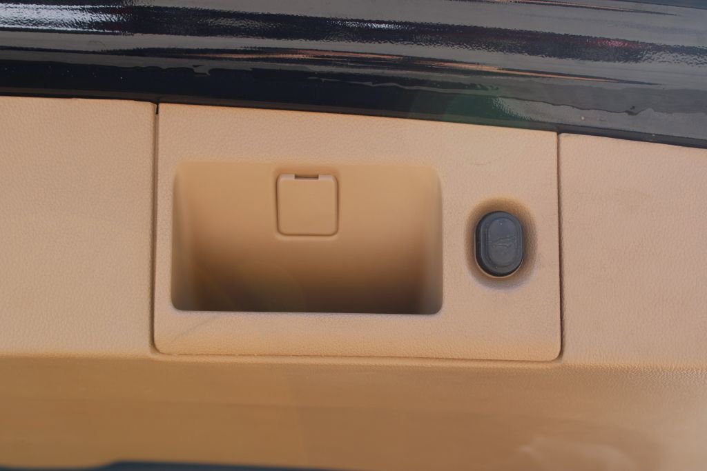 Used 2020 Cadillac Escalade Platinum w/ Escalade Sport Edition AWD/4WD image 9