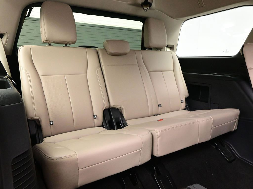 Used 2024 Ford Expedition XLT image 30