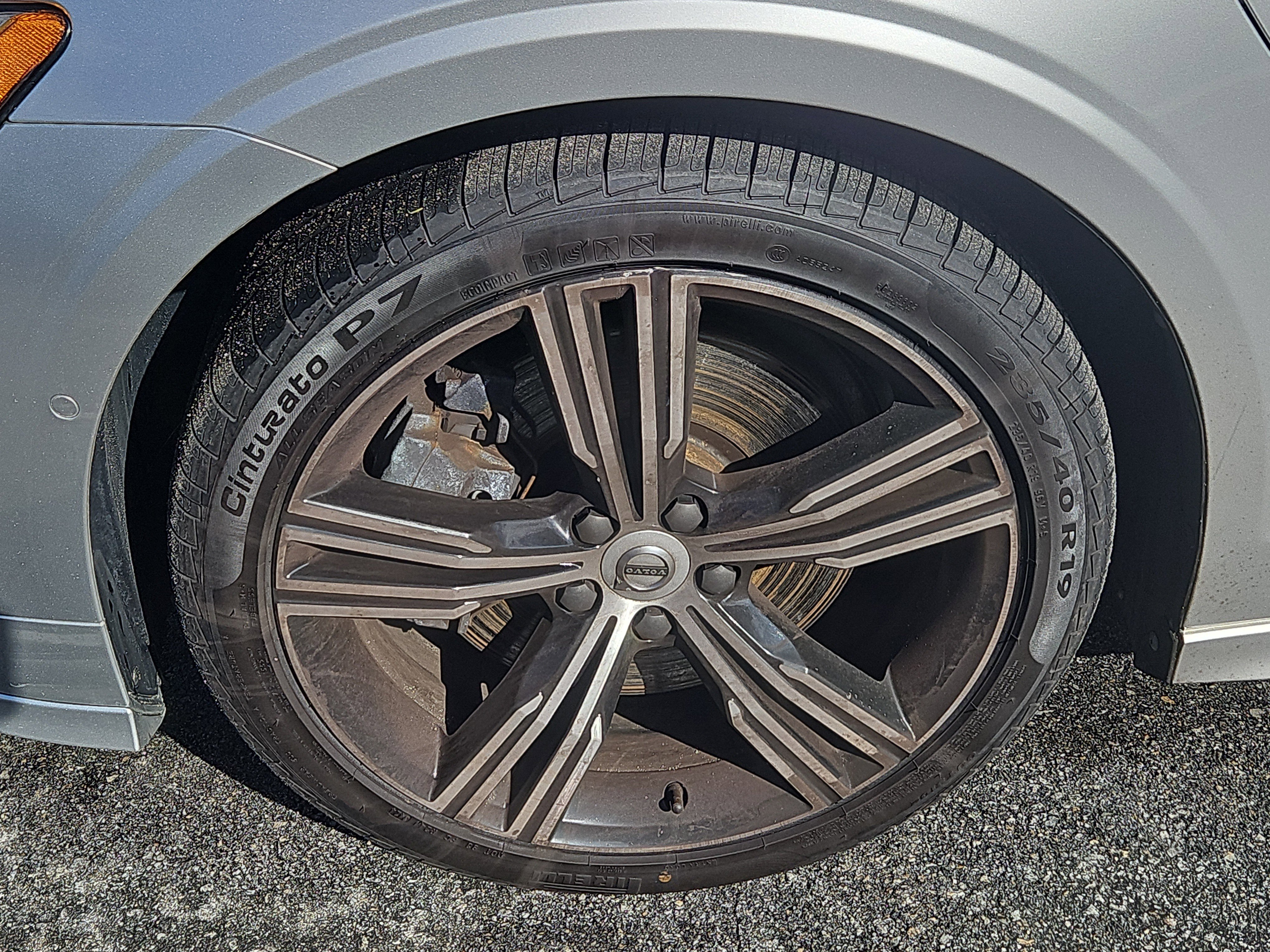 Used 2022 Volvo S60 T8 Inscription image 4