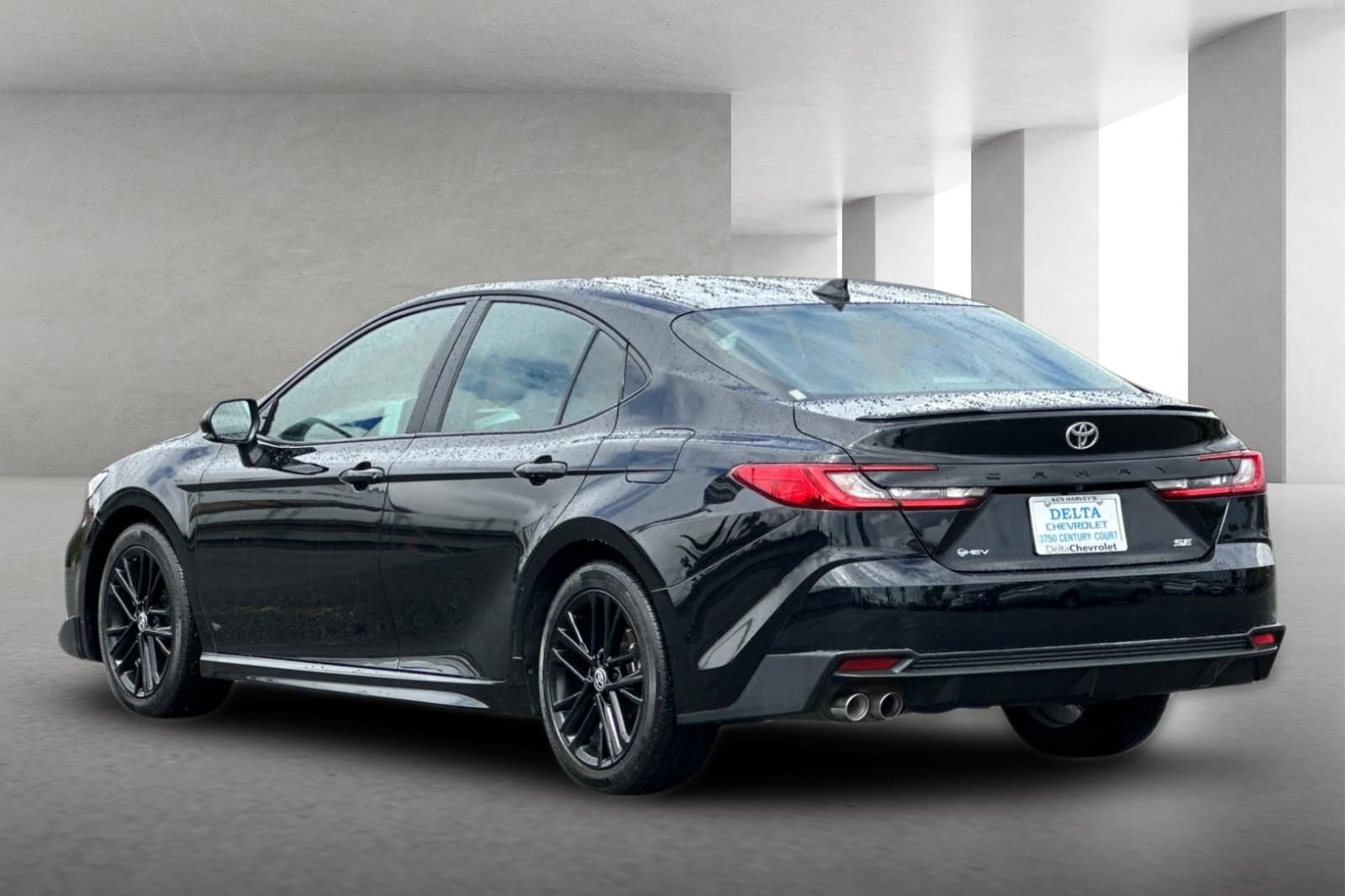 Used 2025 Toyota Camry SE image 6