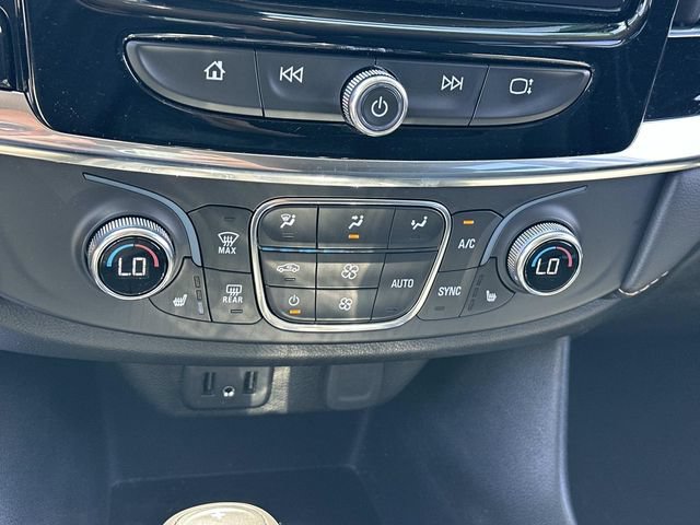 Used 2020 Chevrolet Traverse LT FWD image 32