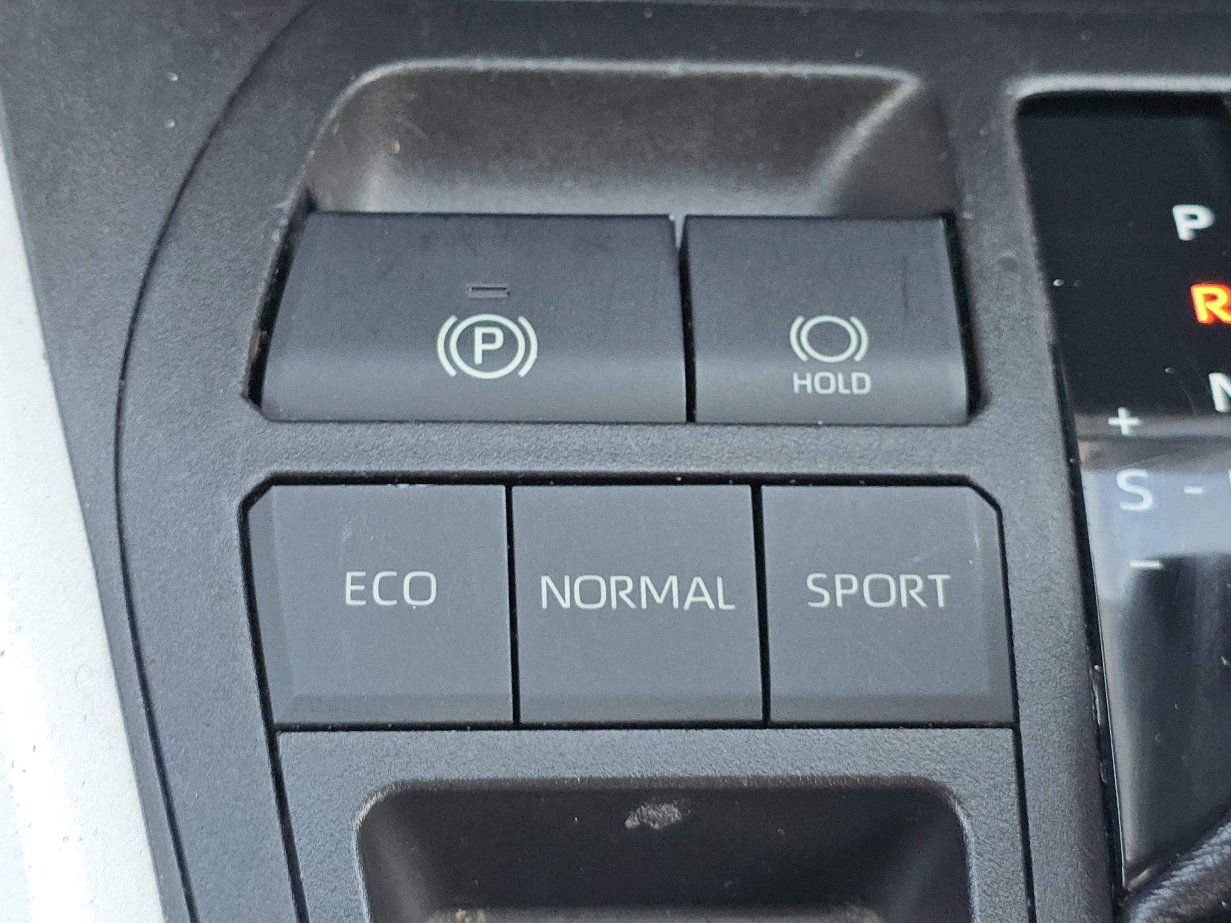 Used 2021 Toyota RAV4 LE image 22