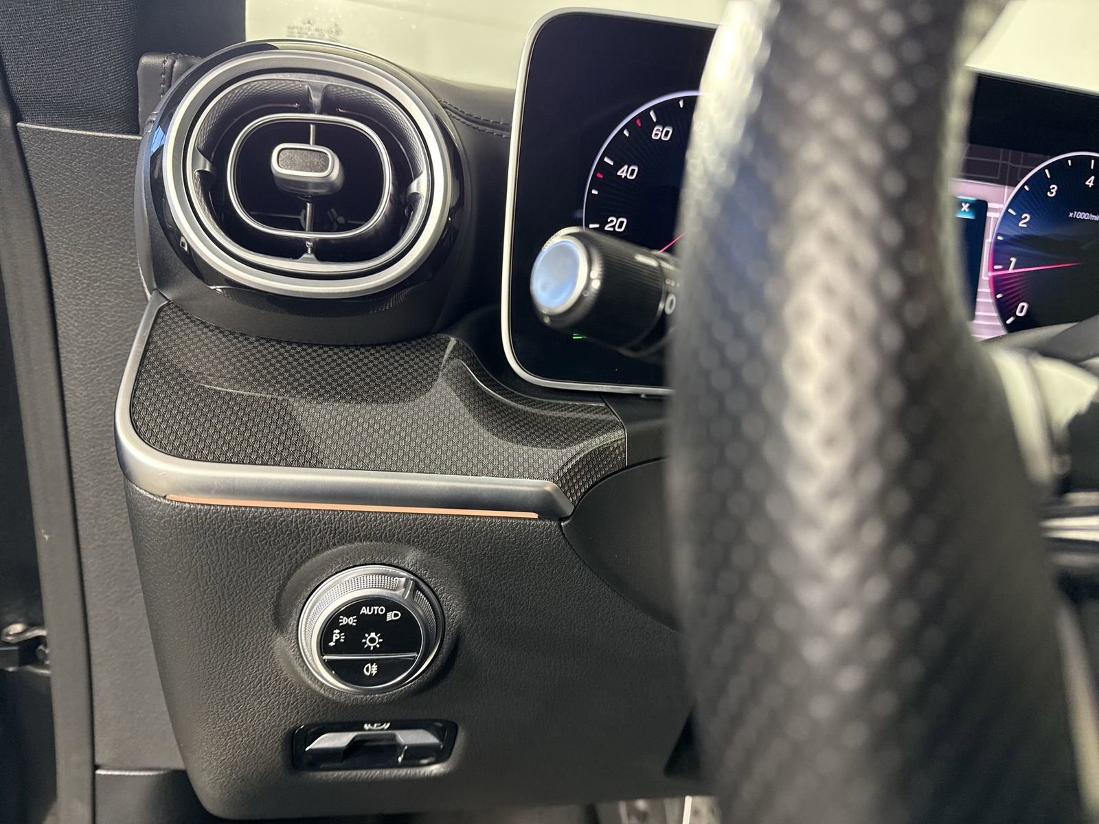 Used 2025 Mercedes-Benz CLE 300 4MATIC Coupe image 14