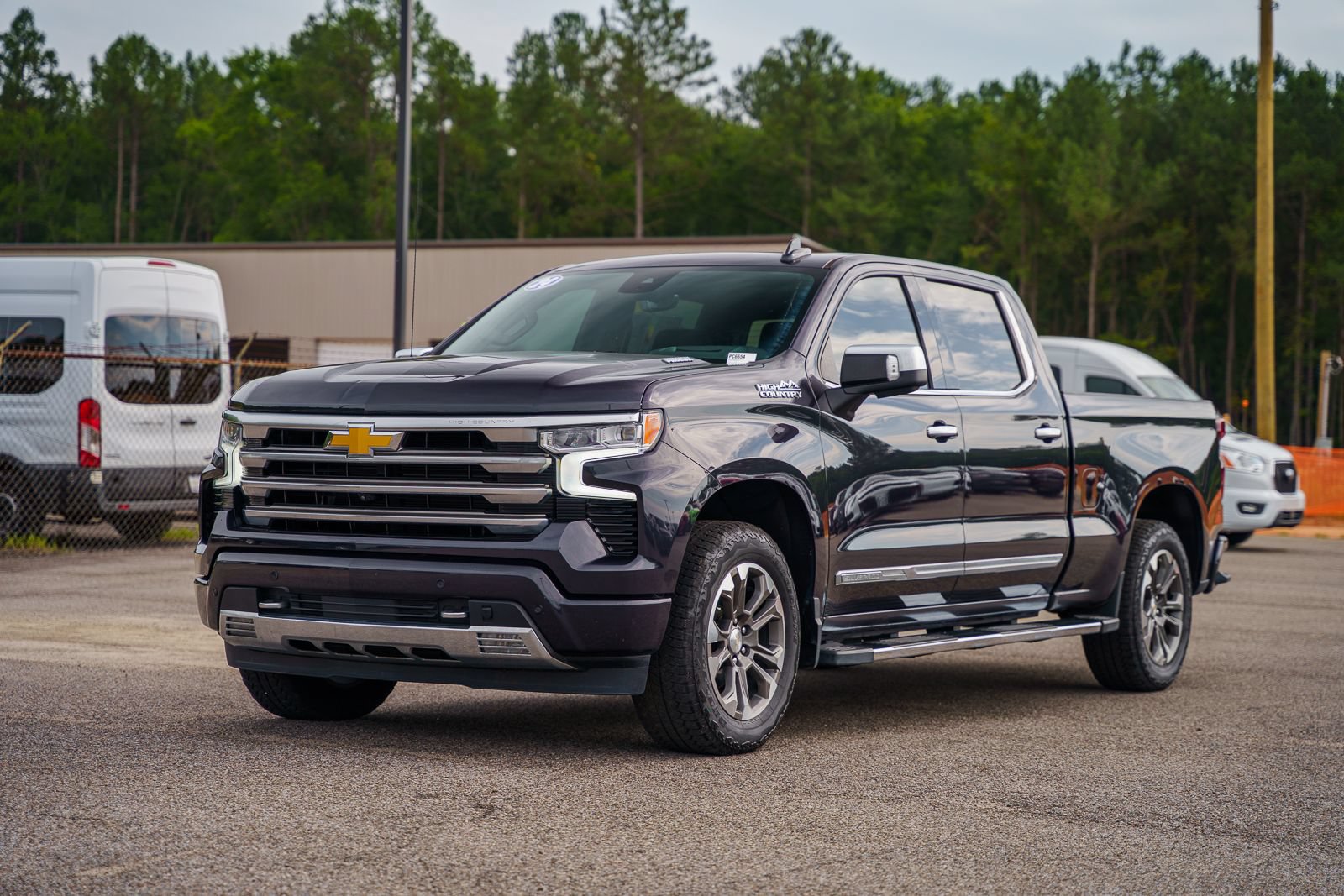 Used 2024 Chevrolet Silverado 1500 High Country w/ Technology Package AWD/4WD image 4