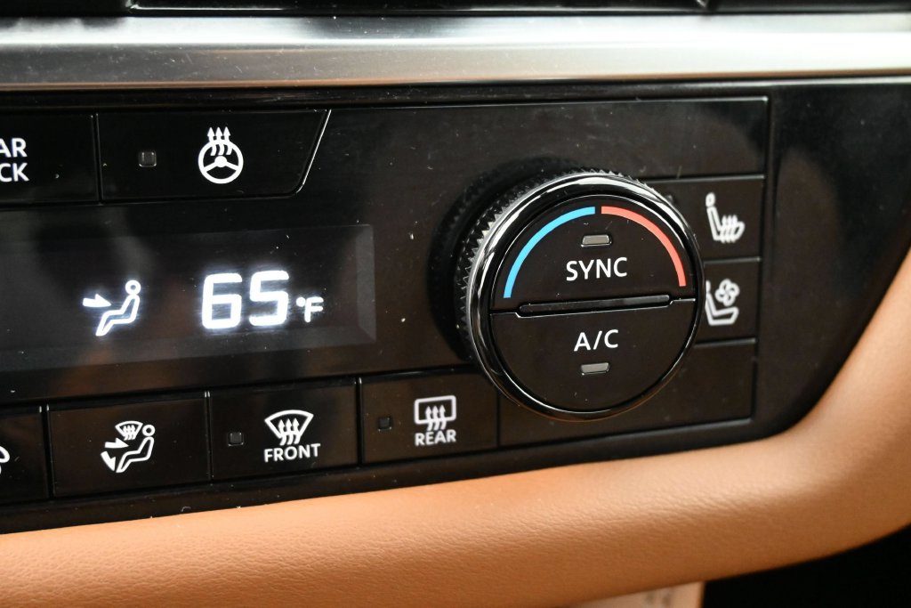 Used 2024 Nissan Pathfinder Platinum FWD image 15