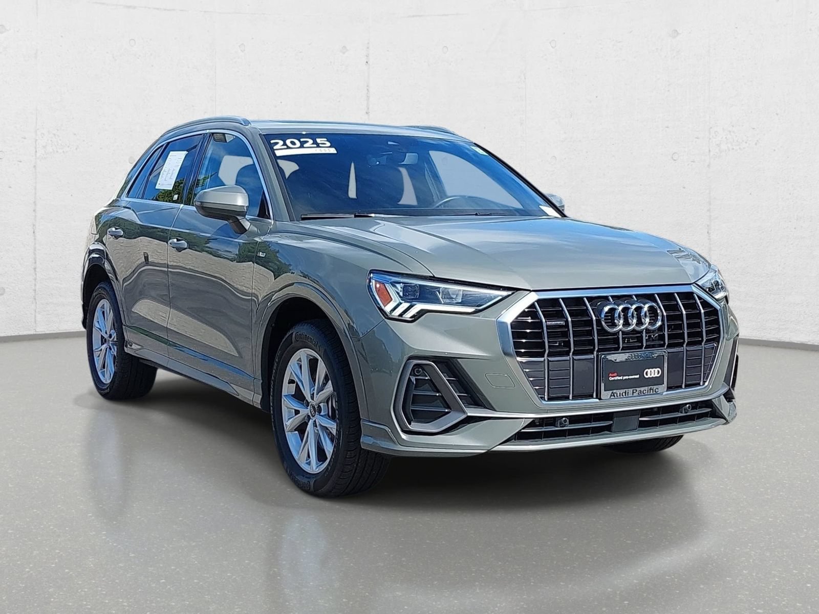Certified 2025 Audi Q3 2.0T Premium w/ Convenience Package AWD/4WD image 3