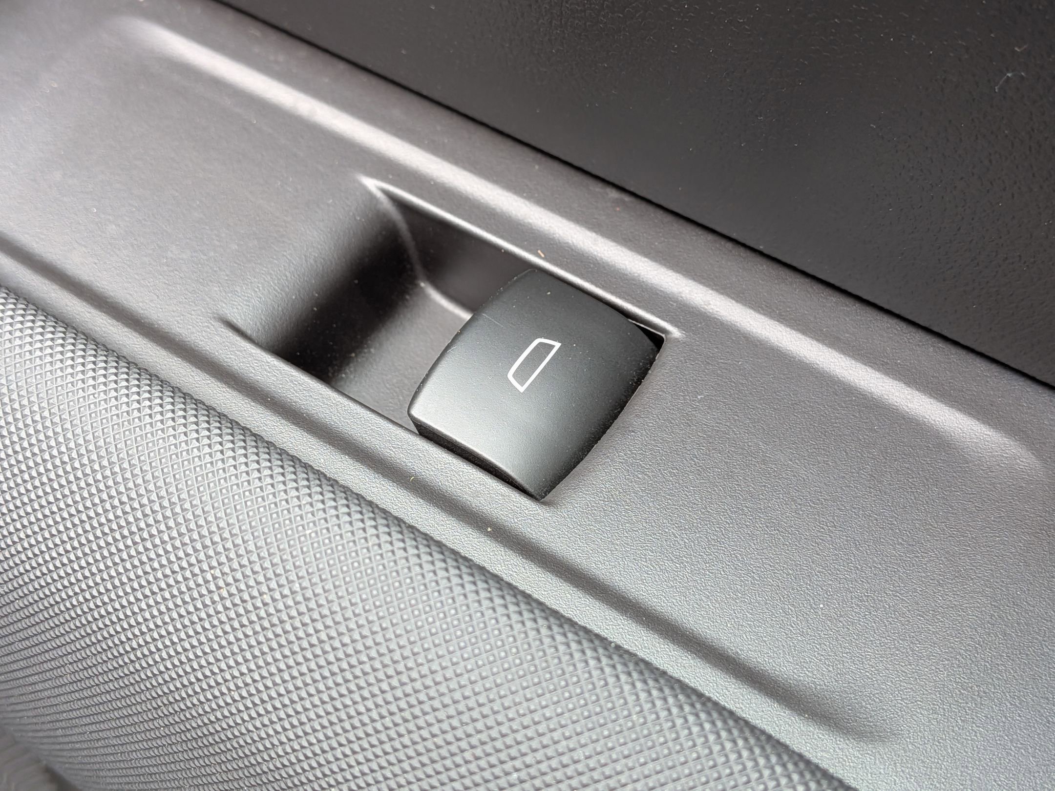 Used 2024 Chevrolet Colorado Z71 w/ Z71 Convenience Package 2 image 35