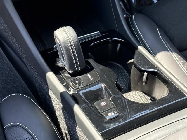 Used 2020 Volvo XC40 T4 R-Design FWD image 23