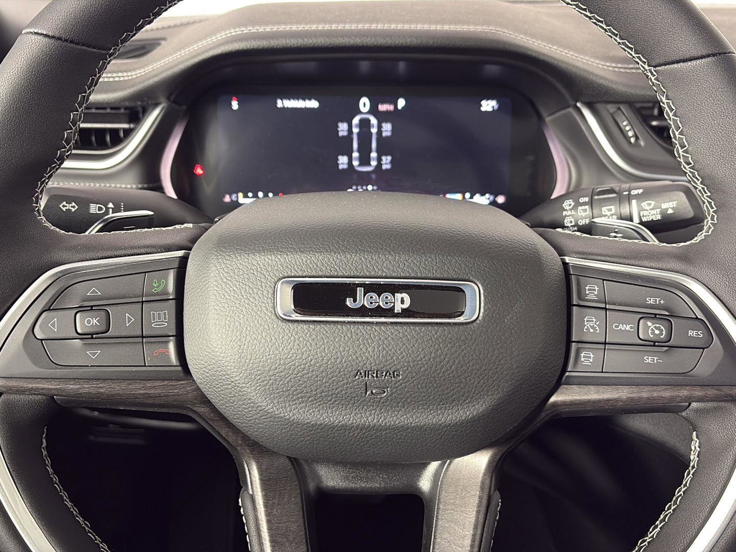 New 2025 Jeep Grand Cherokee L Limited AWD/4WD image 16