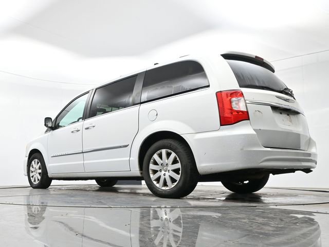 Used 2015 Chrysler Town & Country Touring image 13