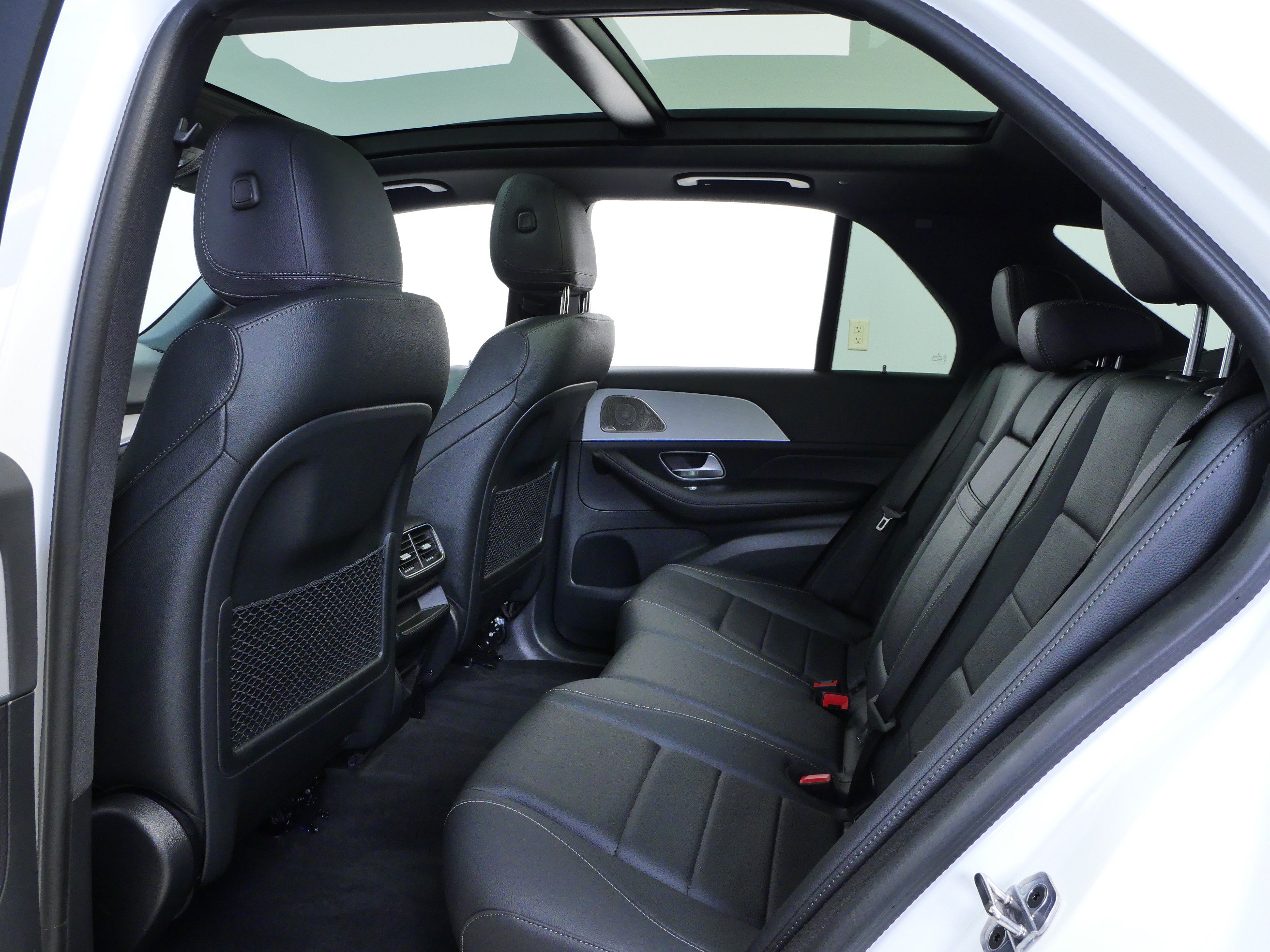 Certified 2025 Mercedes-Benz GLE 450e 4MATIC w/ AMG Line Exterior image 20