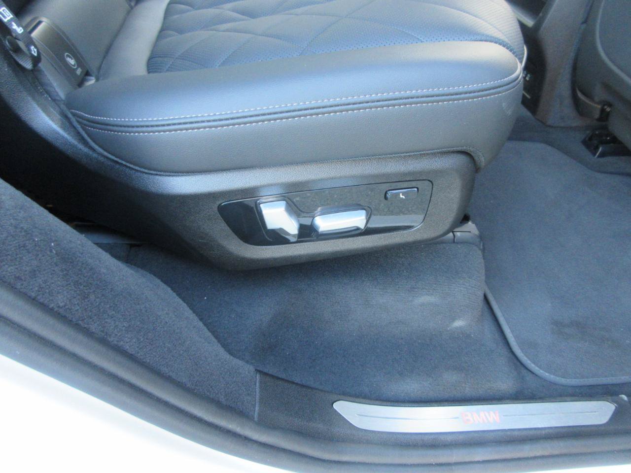 Used 2025 BMW X7 xDrive40i w/ Premium Package AWD/4WD image 36