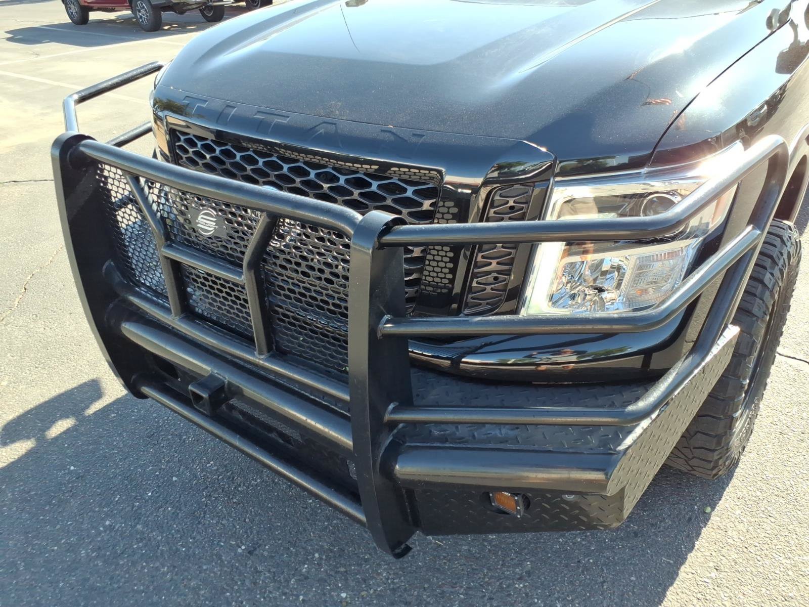 Used 2017 Nissan Titan Platinum Reserve AWD/4WD image 9