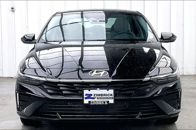 New 2026 Hyundai Elantra Limited FWD image 3
