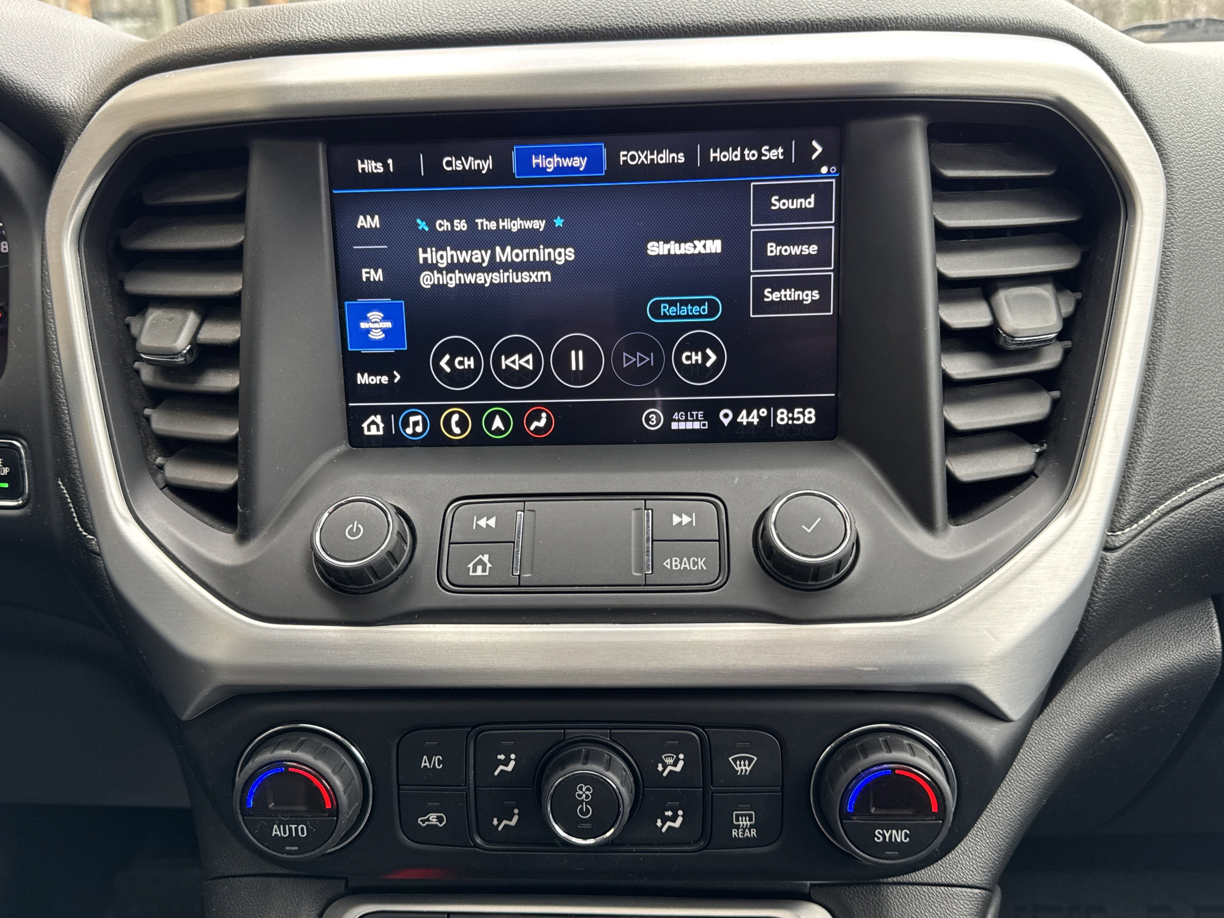 Used 2020 GMC Acadia SLT w/ Premium Package AWD/4WD image 14