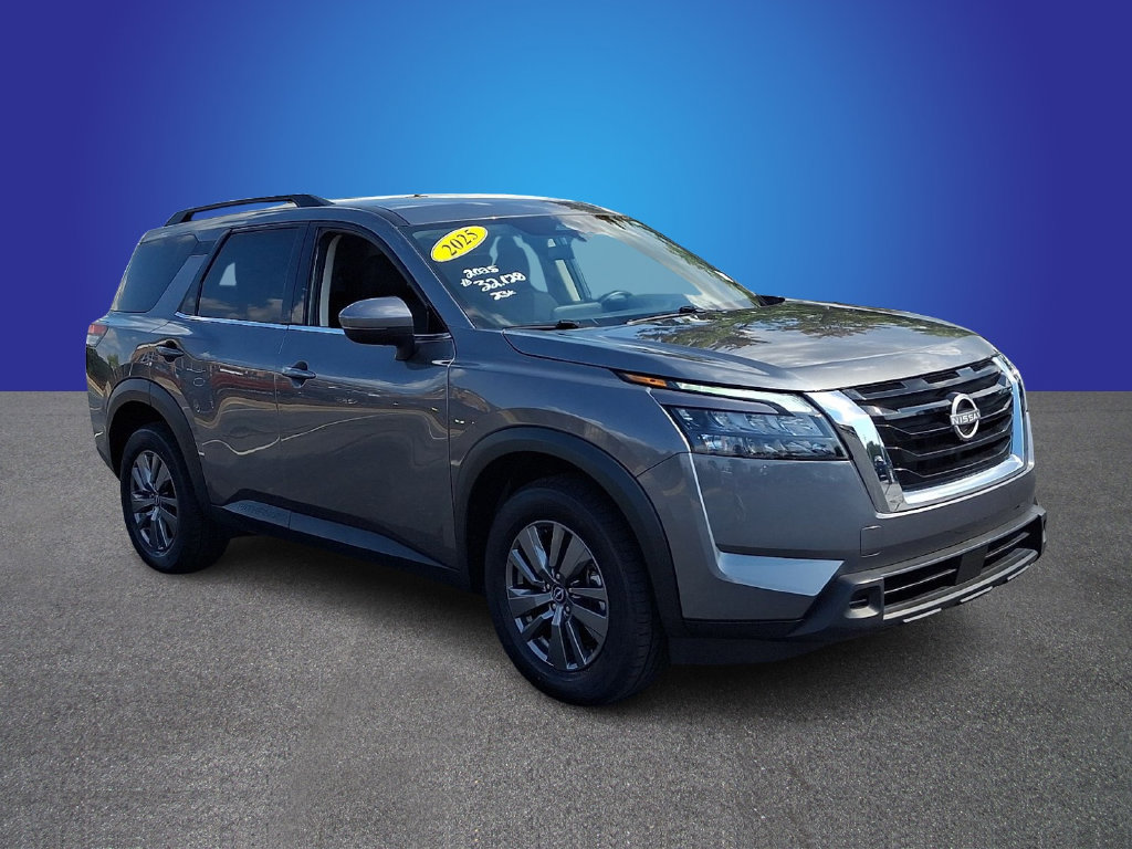 Used 2025 Nissan Pathfinder SV AWD/4WD image 3