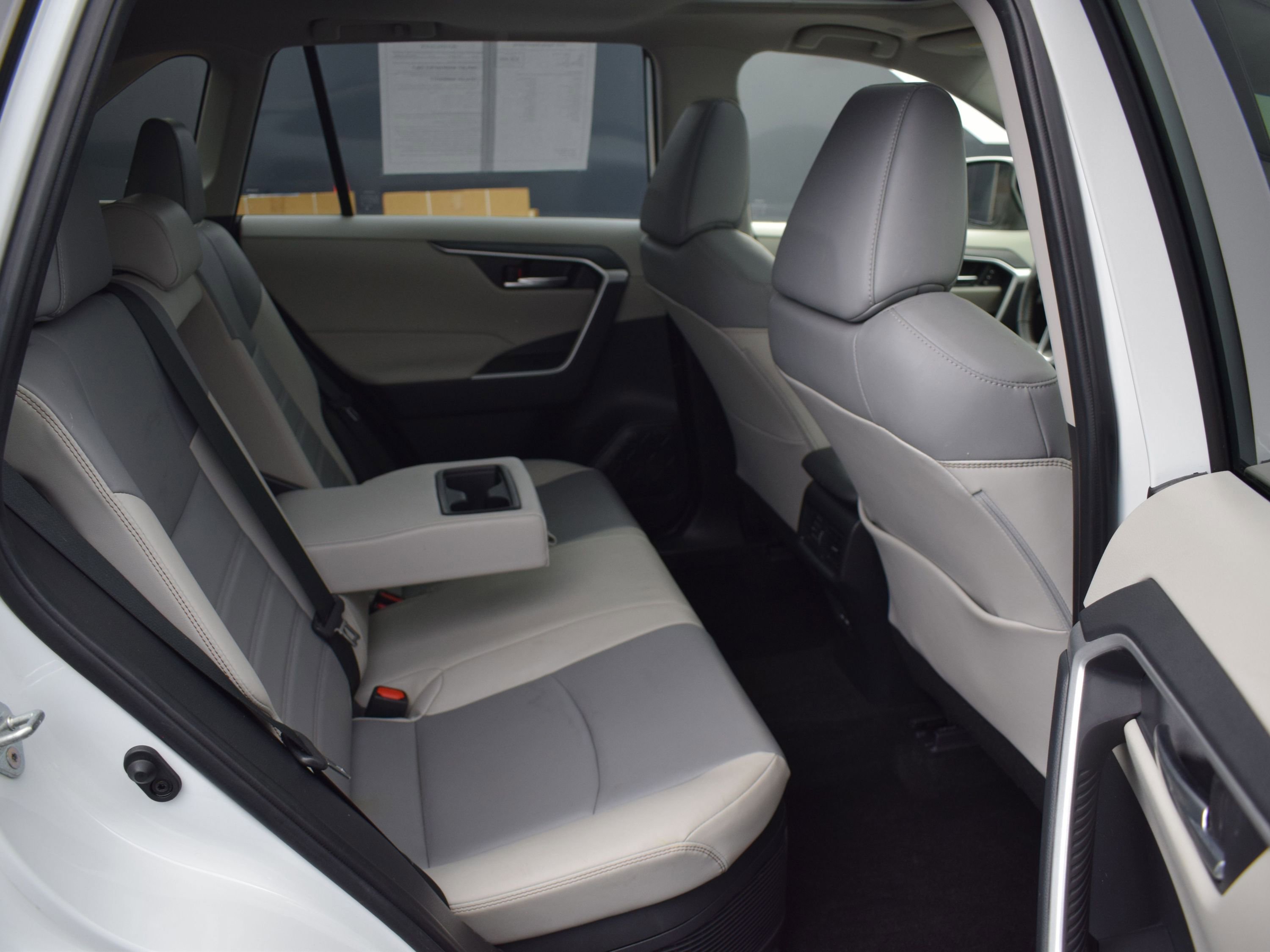 Used 2023 Toyota RAV4 XLE Premium image 11