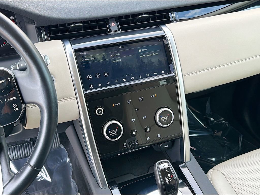 Used 2020 Land Rover Discovery Sport SE image 28