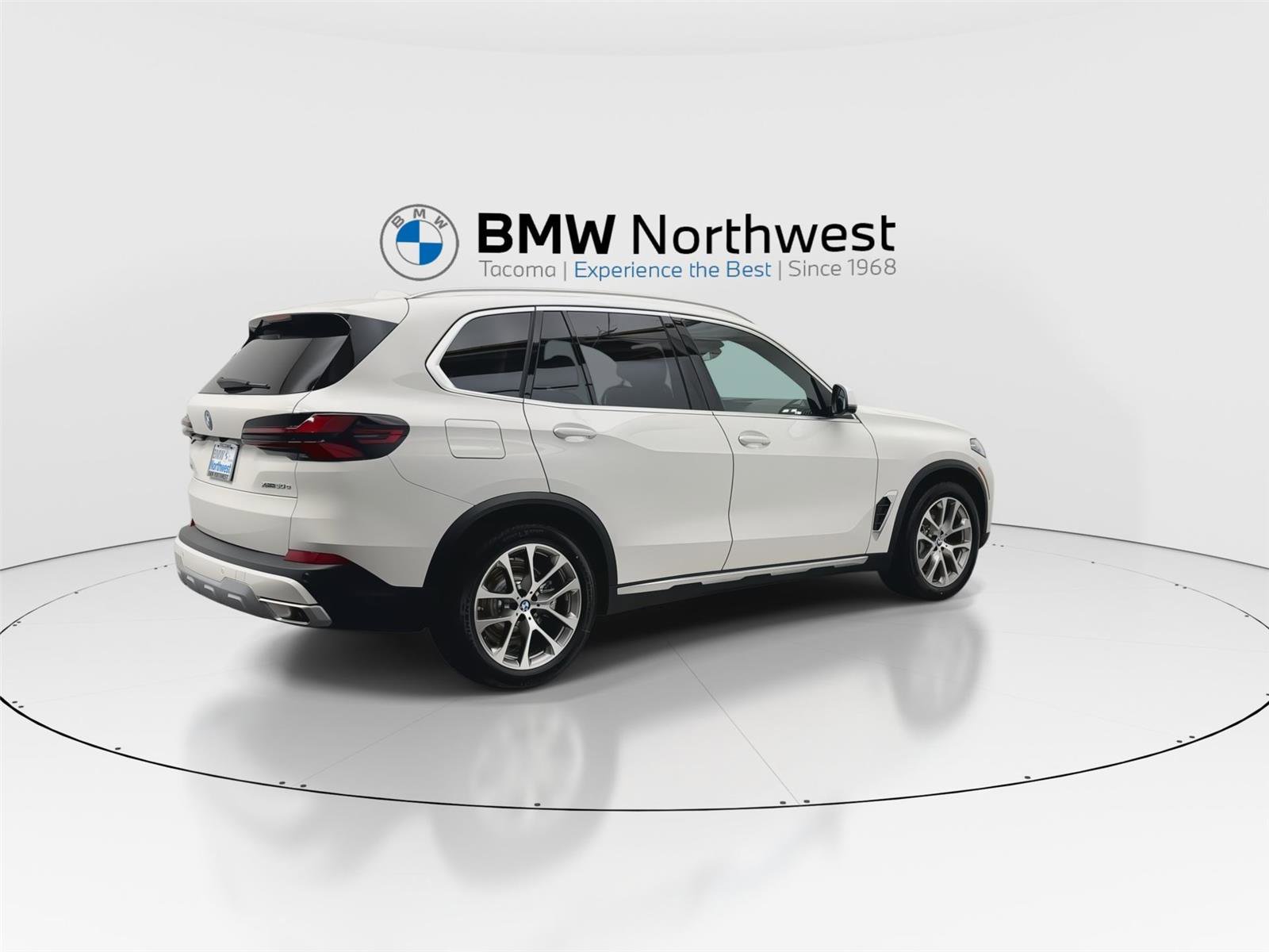 New 2026 BMW X5 xDrive50e w/ Executive Package image 3