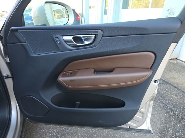 Certified 2023 Volvo XC60 B5 Plus w/ Climate Package image 16