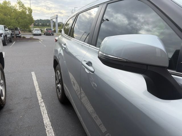 Used 2023 Toyota Highlander XLE FWD image 8