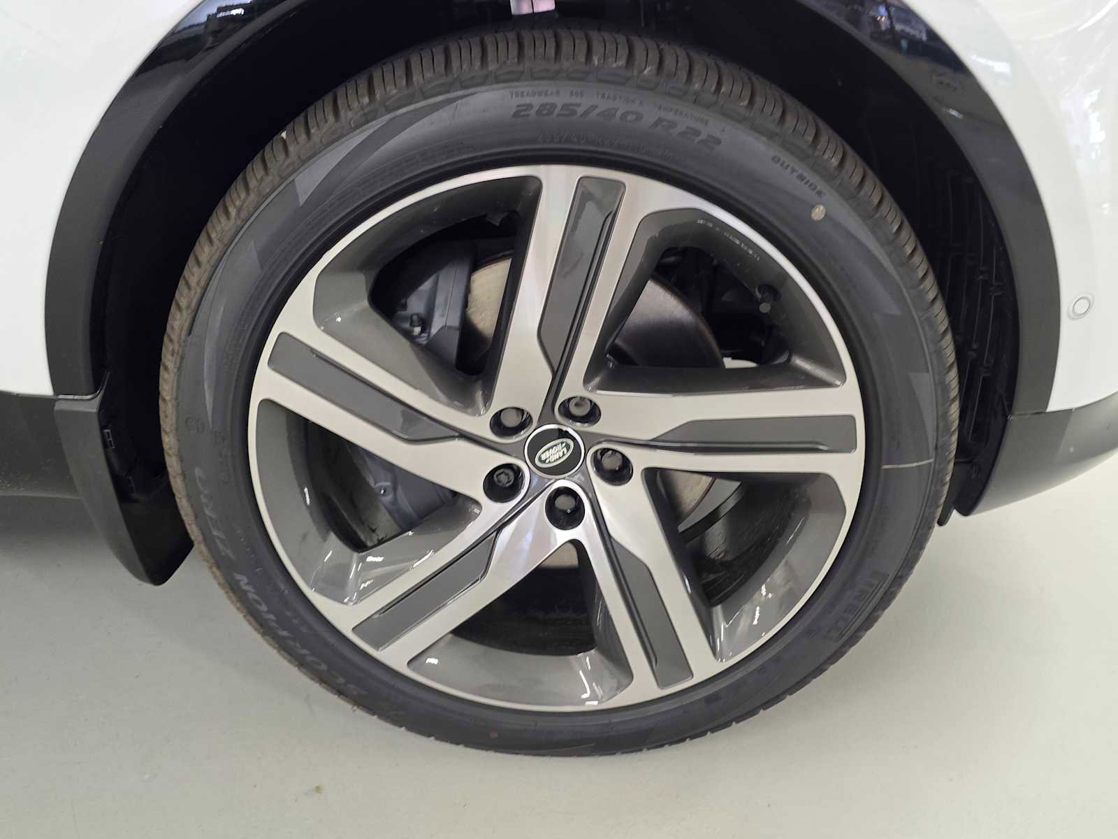 New 2026 Land Rover Discovery Limited Edition AWD/4WD image 9