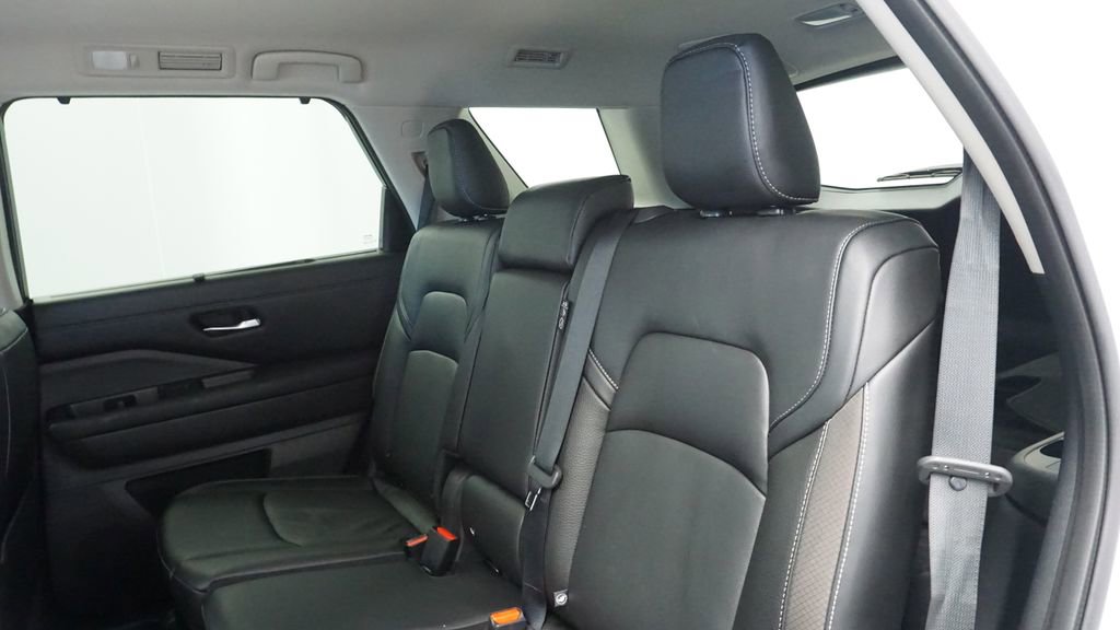 Used 2023 Nissan Pathfinder SL image 28