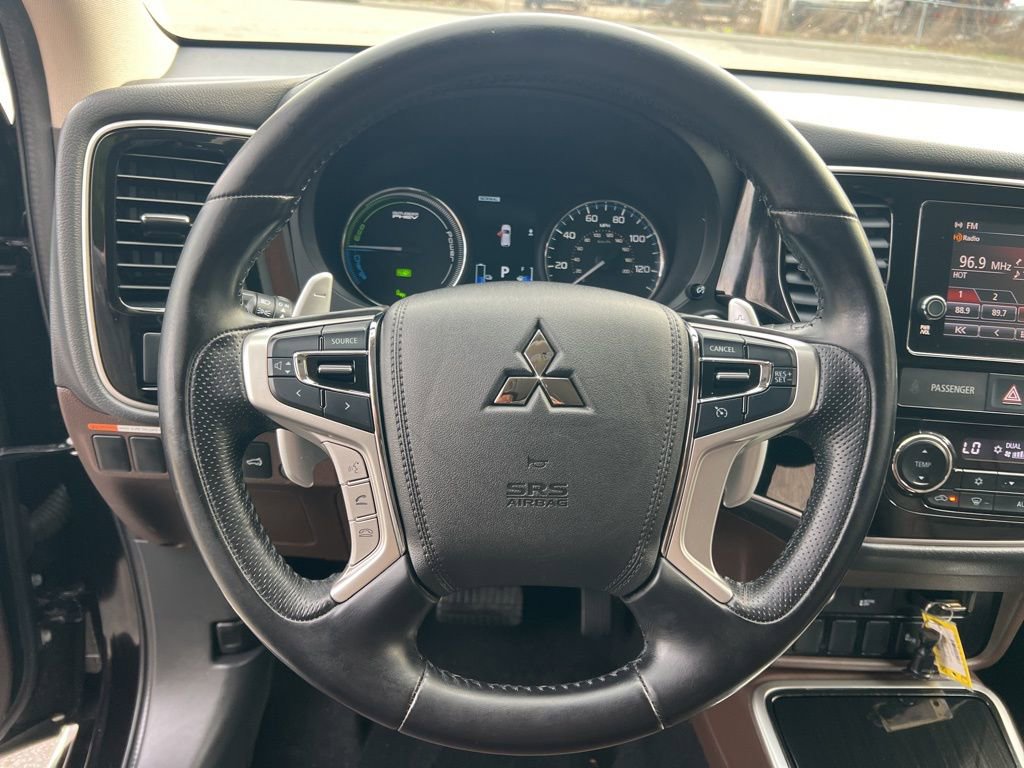 Used 2018 Mitsubishi Outlander 4WD Plug-In Hybrid image 14