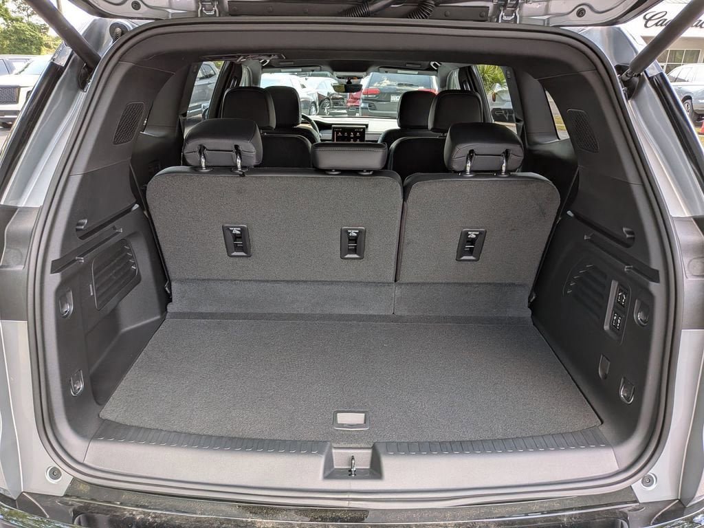 New 2026 GMC Acadia Denali w/ Super Cruise Package FWD image 13