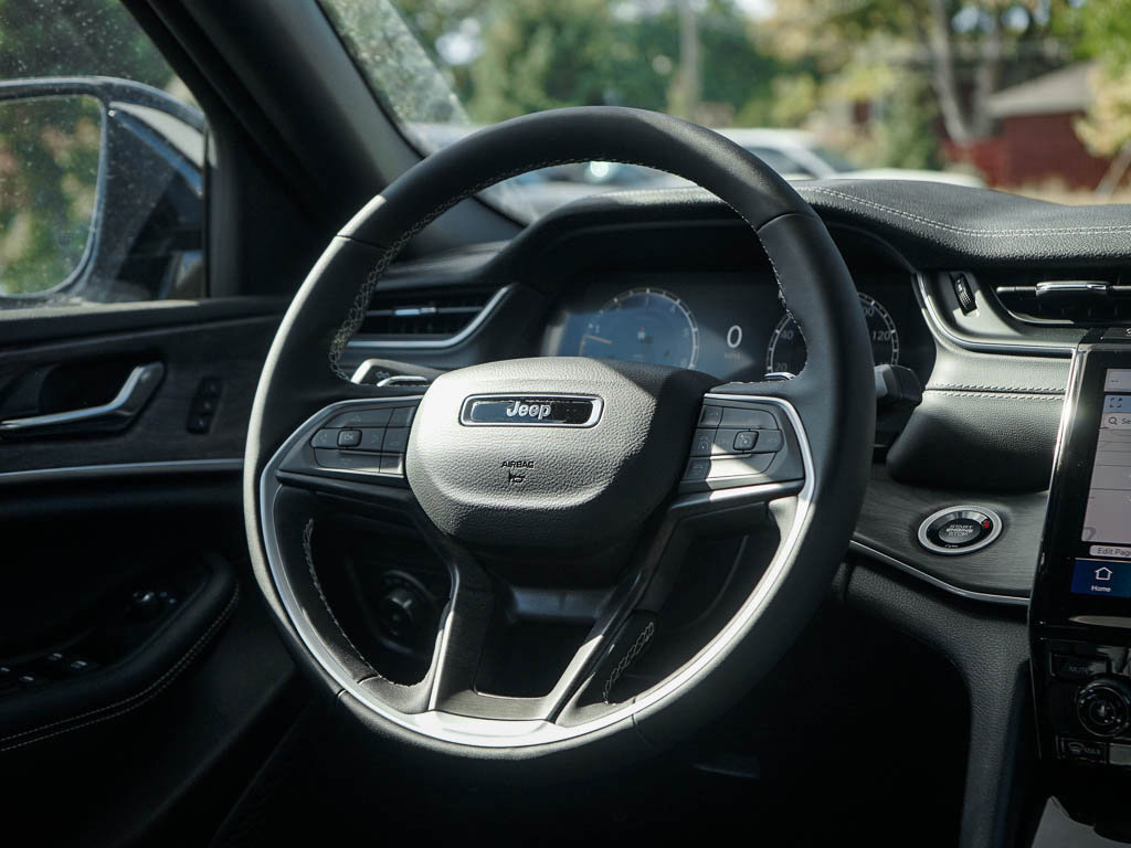 New 2025 Jeep Grand Cherokee Limited image 15