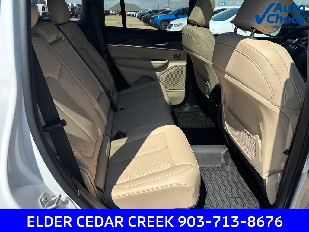 Used 2024 Jeep Grand Cherokee Limited w/ Luxury Tech Group II AWD/4WD image 30