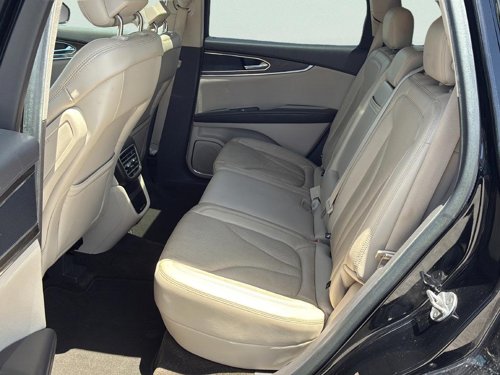 Used 2017 Lincoln MKX Reserve FWD image 25