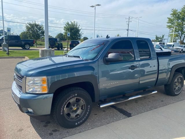 Used 2011 Chevrolet Silverado 1500 LT w/ All-Star Edition AWD/4WD image 2