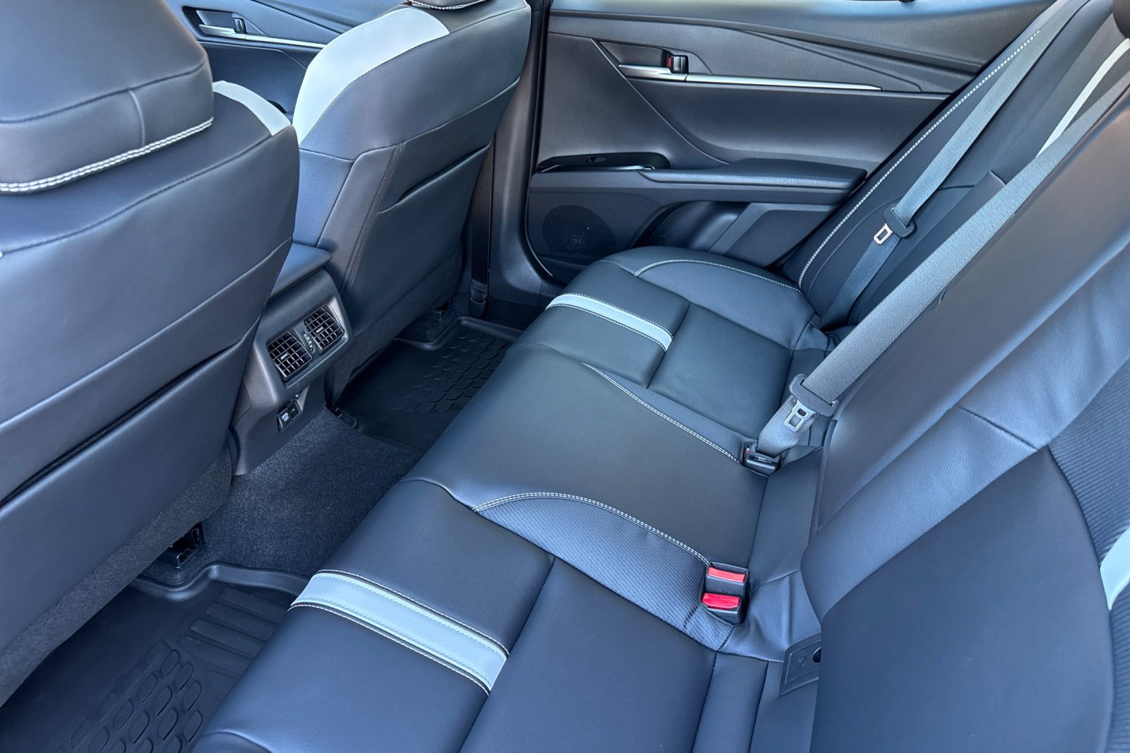 New 2026 Toyota Camry Hybrid image 12