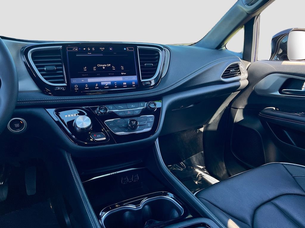 Certified 2024 Chrysler Pacifica Premium image 24