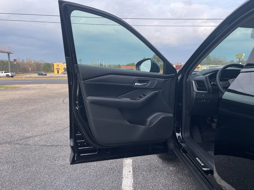 New 2026 Nissan Rogue SV image 8