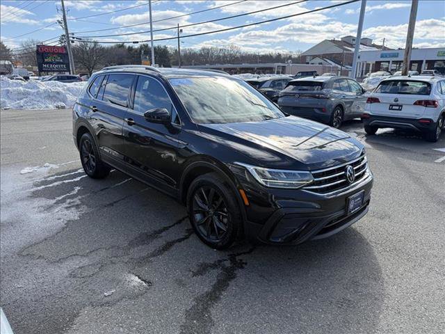 Certified 2022 Volkswagen Tiguan SE w/ Panoramic Sunroof Package AWD/4WD image 8