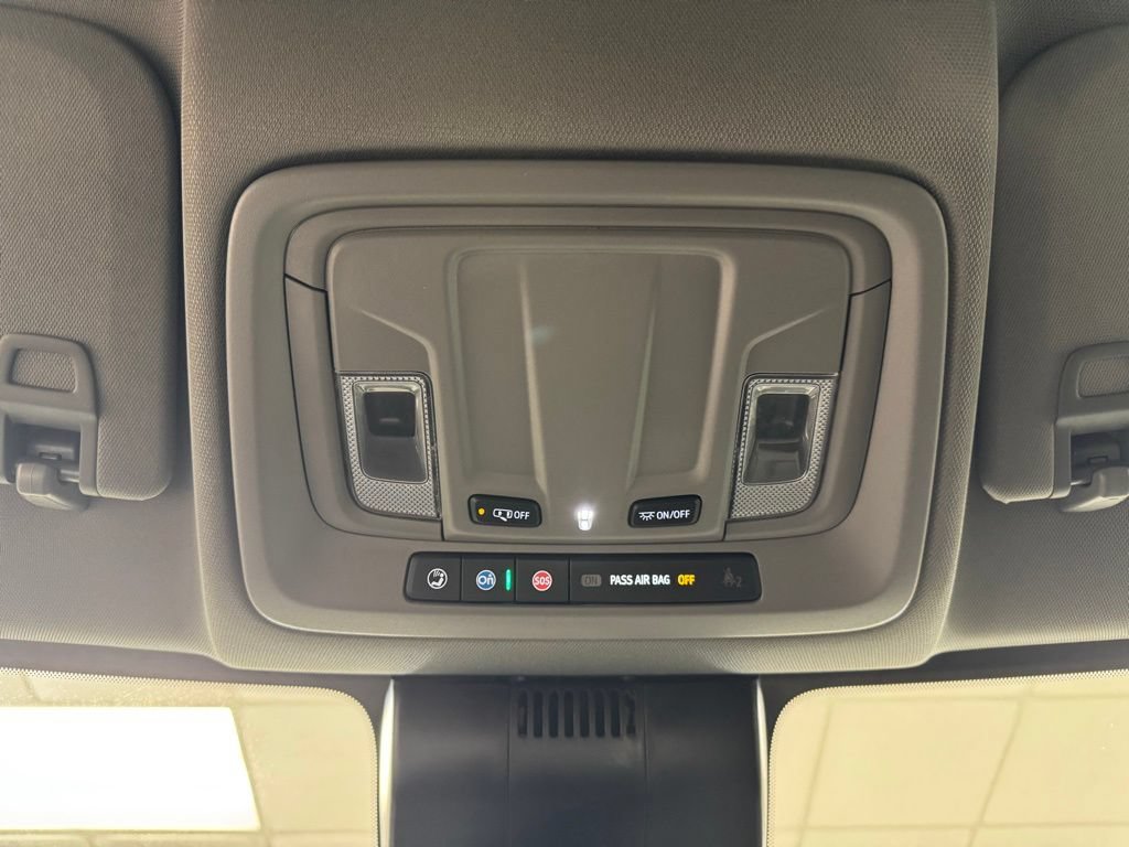 Used 2025 Chevrolet Silverado 2500 LT AWD/4WD image 40