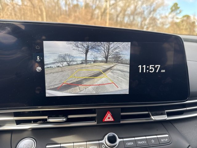 Used 2025 Hyundai Elantra SEL image 17