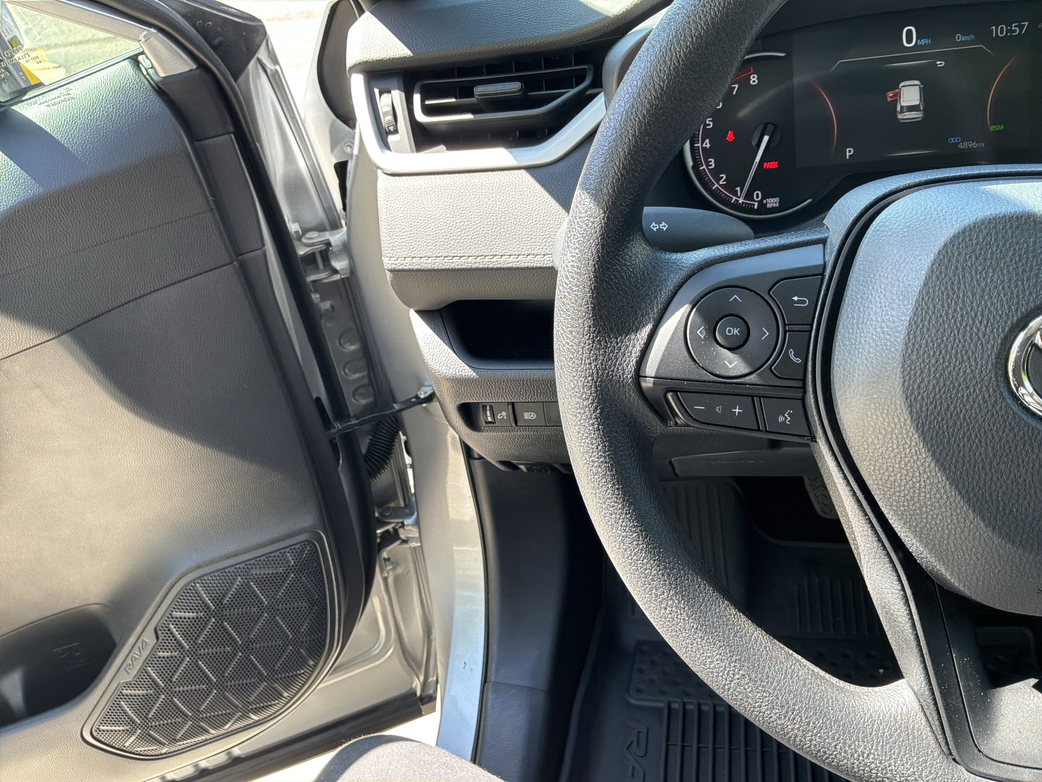 Used 2025 Toyota RAV4 XLE w/ Convenience Package FWD image 19