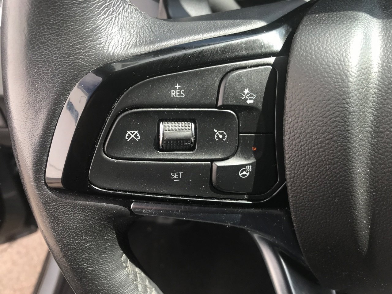 Used 2023 Buick Enclave Essence image 32