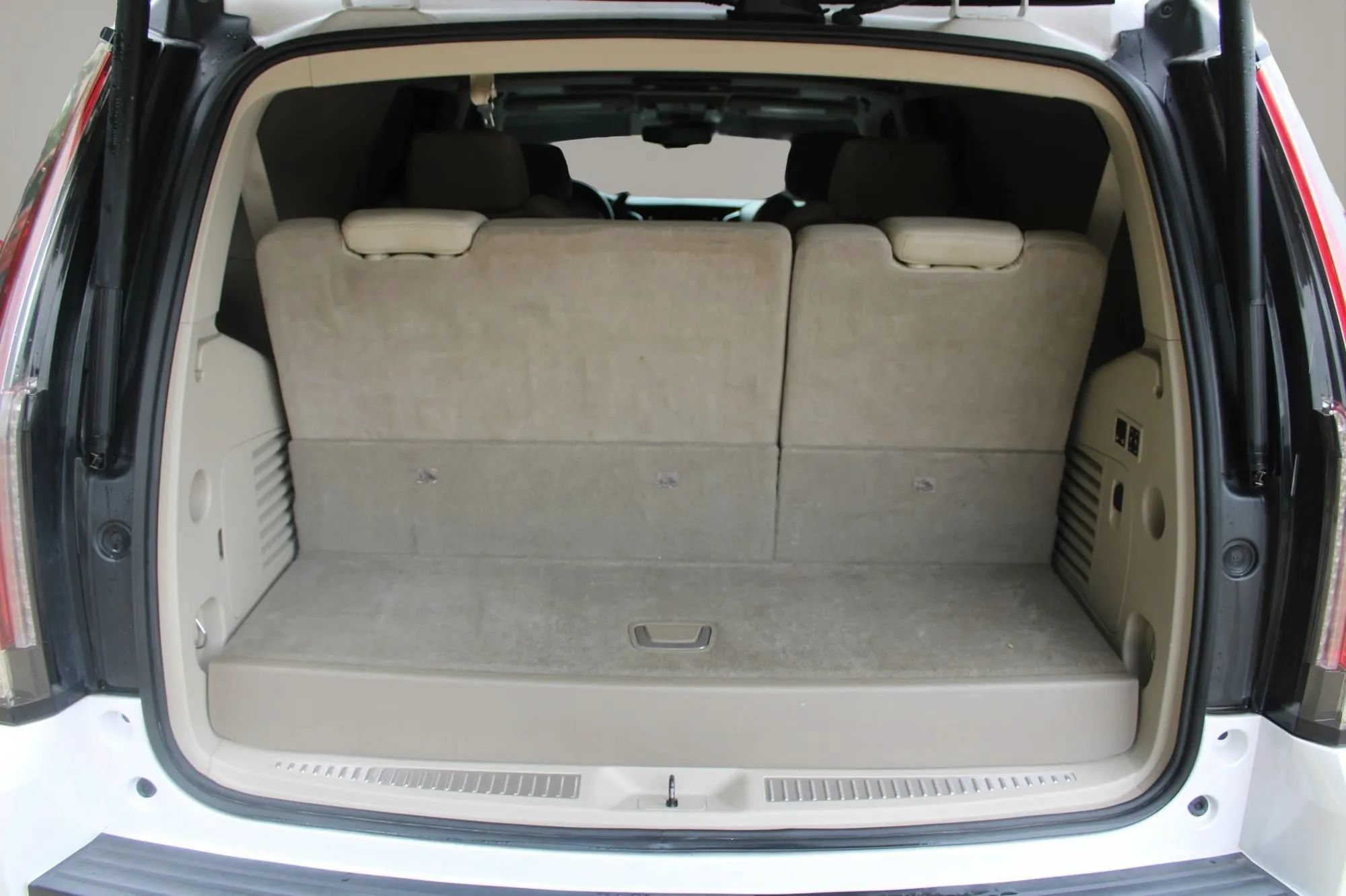 Used 2016 Cadillac Escalade Premium AWD/4WD image 21