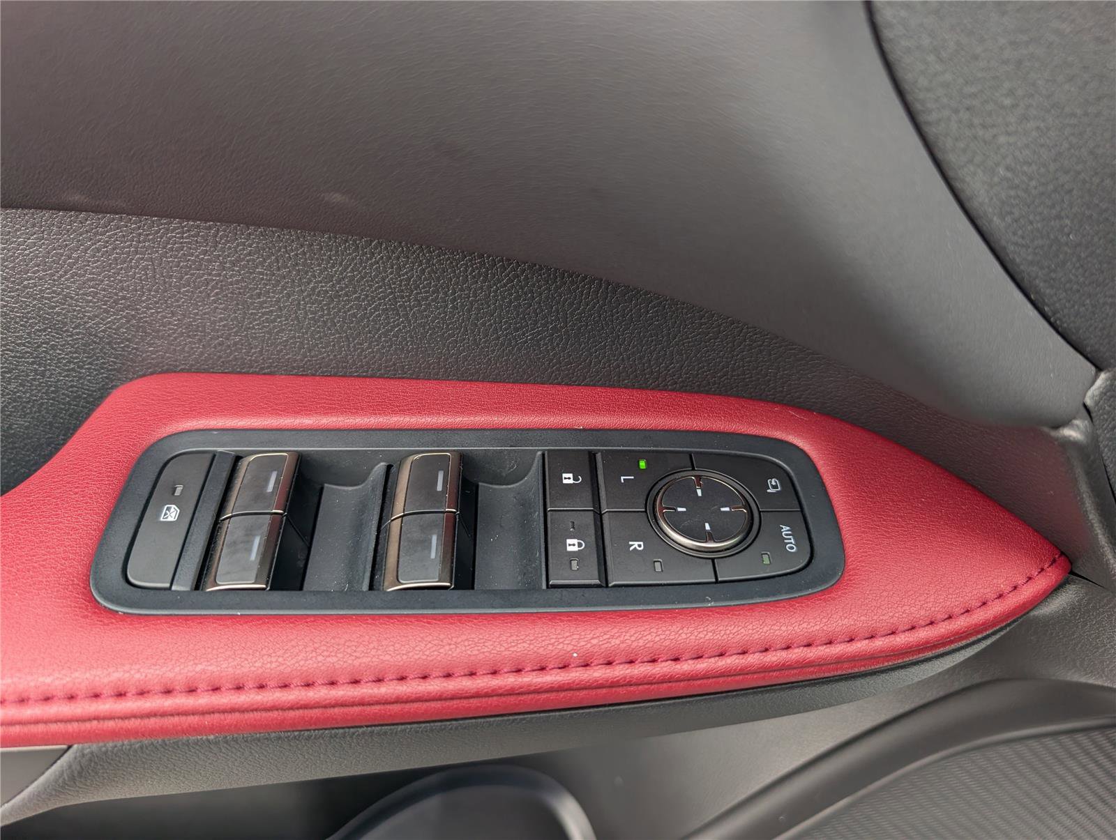 Used 2025 Lexus RX 500h F Sport w/ Convenience Package image 22